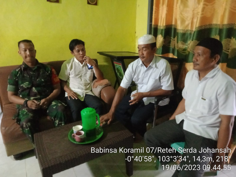 Bersama Aparatur Desa, Koramil 07/Reteh Saling Jaga Keamanan dan Kebersihan Lingkungan