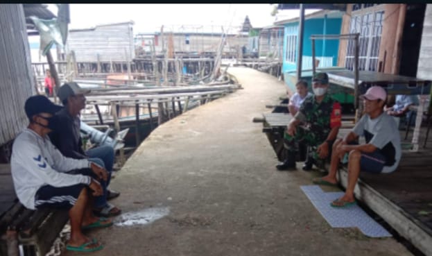 Jalin Kekompakan Melalui Komsos Yang Dilakukan Oleh Babinsa Koramil 04/Kuindra