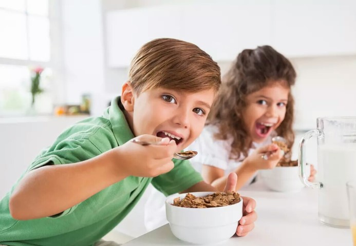 5 Manfaat Sehat Sarapan Serealia bagi Anak