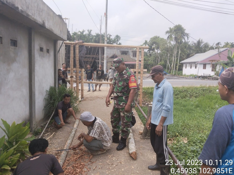 Babinsa Koramil 03/Tpl Mempererat Silaturrahmi dan Saling Tolong Menolong Antar Sesama