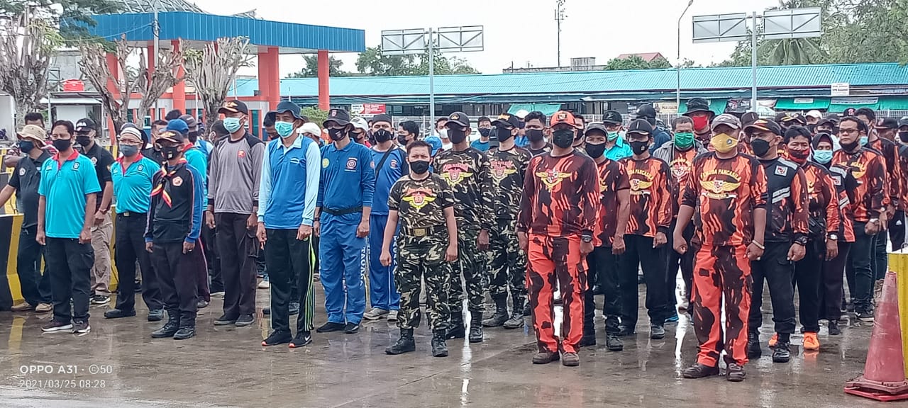 Soladaritas Masyarakat Bersih-bersih Pelabuhan saat Pandemi Covid-19 Soladaritas Masyarakat Bersih-bersih Pelabuhan saat Pandemi Covid-19