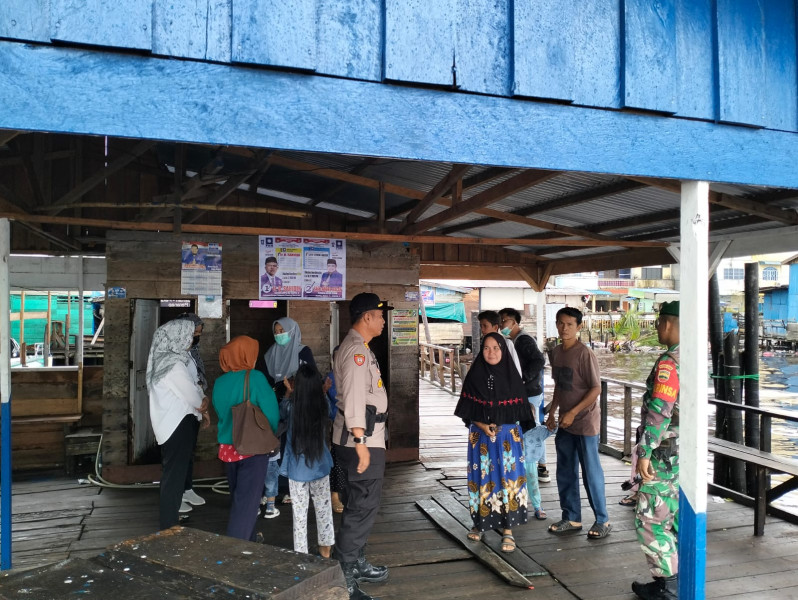 Kepada Penumpang Pelabuhan, Kapolsek Kateman Akp Ermanto, SH Beserta Jajarannya Himbau Untuk Dapat Menyukseskan Pemilu 2024