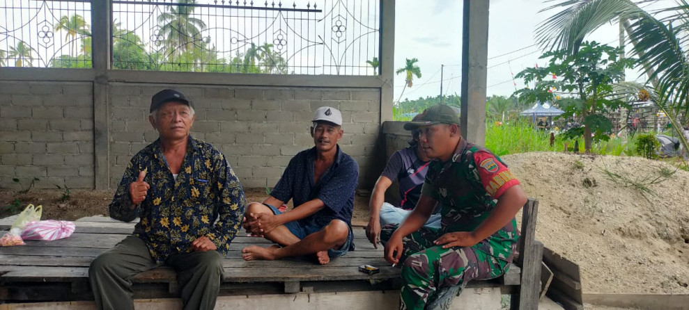 Babinsa Koramil 09/Kmg Himbau Masyarakat Agar Dapat Ciptakan Pilkada Damai 2024 di Binaan