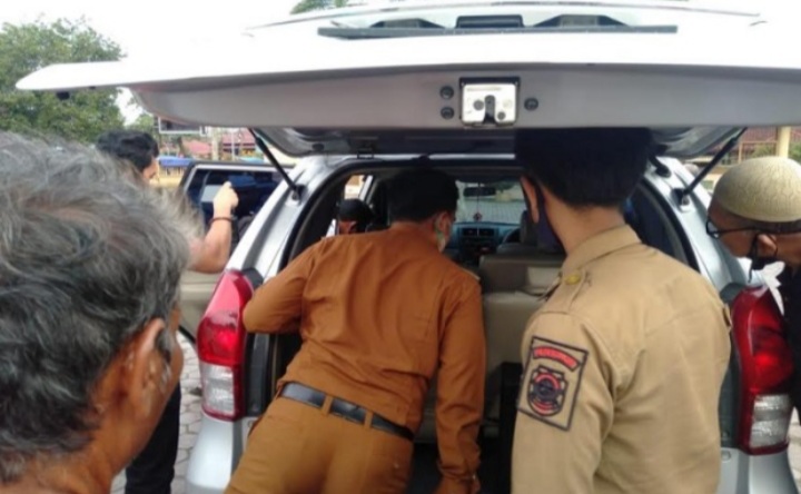 Jamaah Heboh, Ada 'Mobil Goyang-goyang' di Halaman Masjid Raya