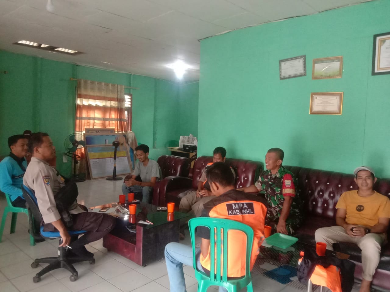 Komsos Bersama Sertu Adenan Hayat Di Wilayah Binaan