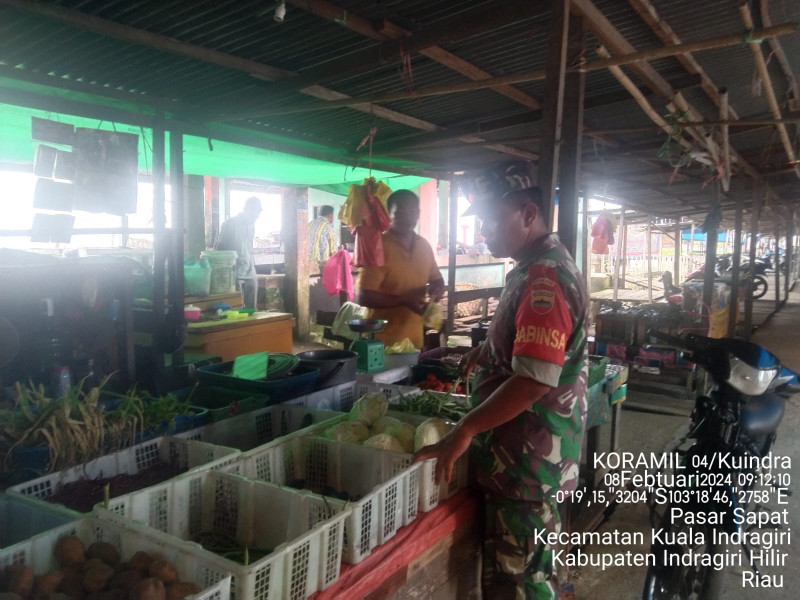 Wujudkan Ketahanan Pangan, Babinsa Koramil 04/Kuindra Gelar Pengecekan Harga Bahan Pokok