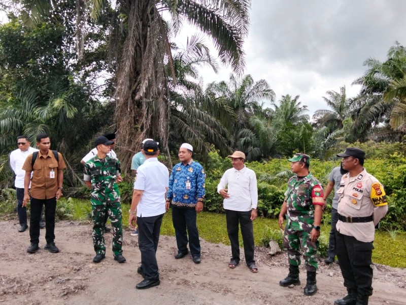Babinsa Koramil 03/Tempuling Aktif Dampingi Peninjauan Lahan Pembentukan Yon TP di Kempas