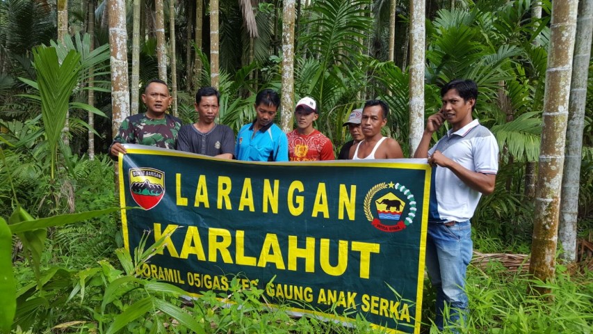 Babinsa Koramil 05/GAS Lakukan Sosialisasi dan Patroli Karhutla di Wilayah Binaannya