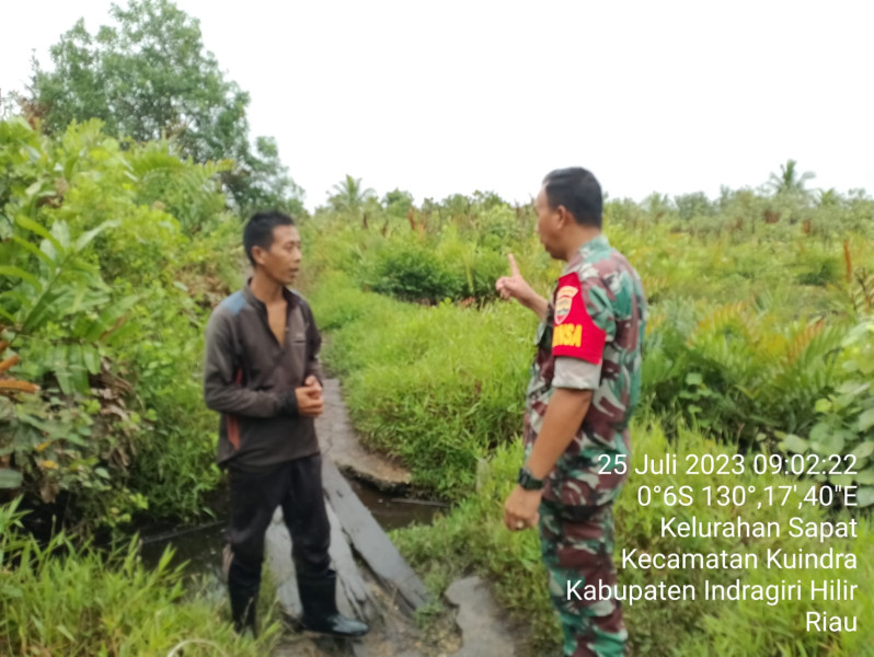 Babinsa Koramil 04/Kuindra Selalu Mewaspadai Karhutla di Binaan