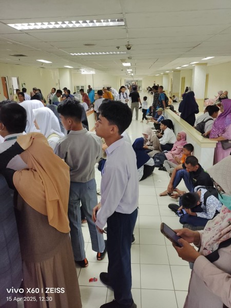 Ratusan Calon Siswa SMA Plus Riau tak Terlayani Medical Check Up Satu RS AA Saja!