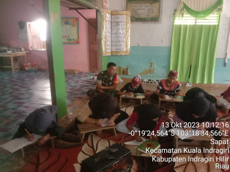 Melalui Komsos, Babinsa Koramil 04/Kuindra Ikut Serta Dalam Proses Belajar di Rumah Tahfidz