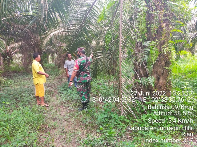 Patroli dan Sosialisasi Karhutla Oleh Kopral Satu Surianto di Wilayah Sencalang