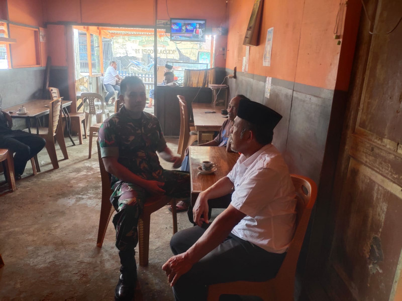 Babinsa Koramil 07/Reteh Giat Gelar Komsos, Perkuat Silaturahmi dengan Masyarakat