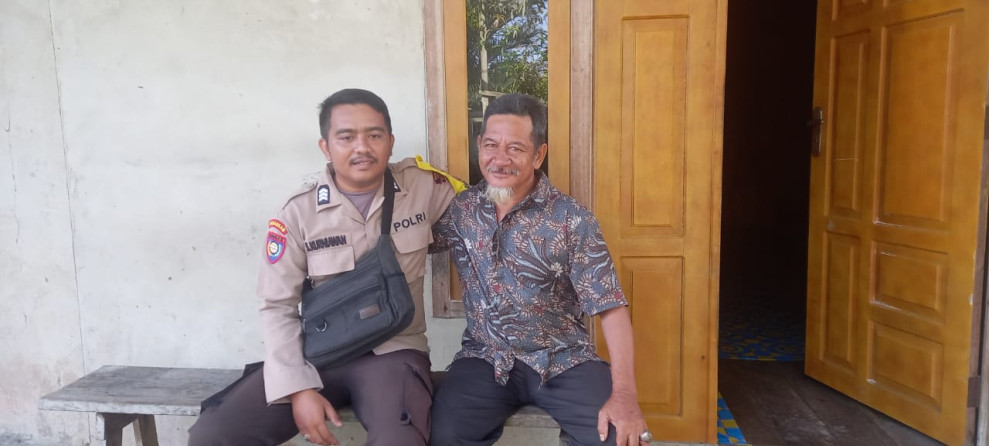 Bhabinkamtibmas Desa Gembira Brigadir Sebi Kurniawan Beri Himbauan Kamtibmas