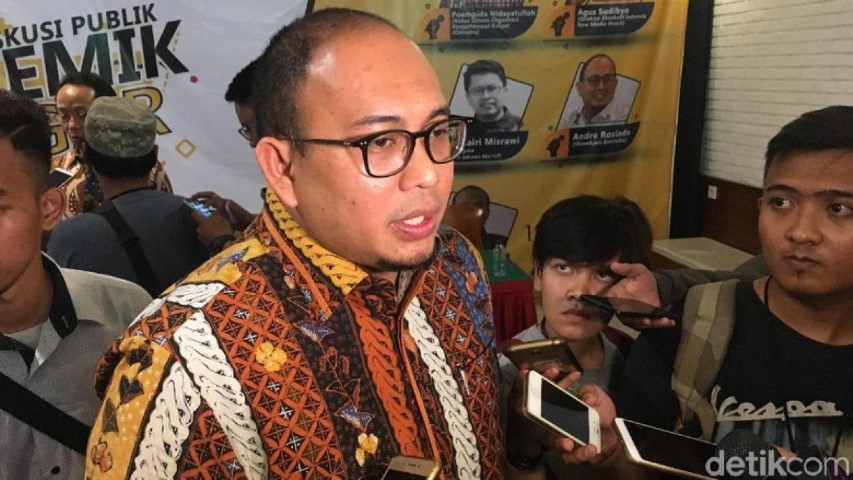 TKN Jokowi Sindir Beda Mardani-Prabowo, BPN Singgung BBM Tak Jadi Naik