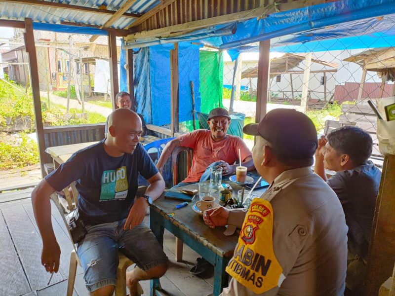 Sambang Warga Dengan Humanis, Bhabinkamtibmas Desa Belantaraya Aiptu Edysah Putra Bangun Sampaikan Pesan Kamtibmas