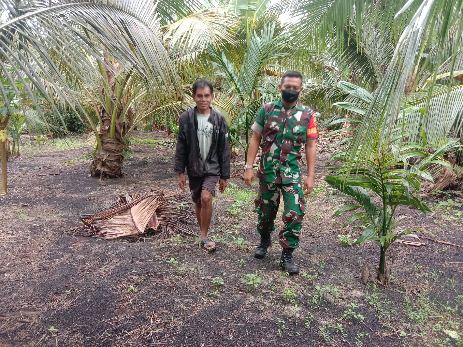 Babinsa Koramil 04/Kuindra Himbau Warga Agar Peduli Terhadap Karhutla