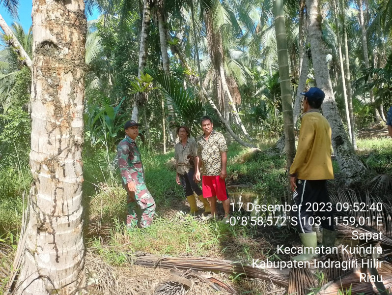 Babinsa Koramil 04/Kuindra Terus Mengingatkan Masyarakat Akan Lahan dan Hutan