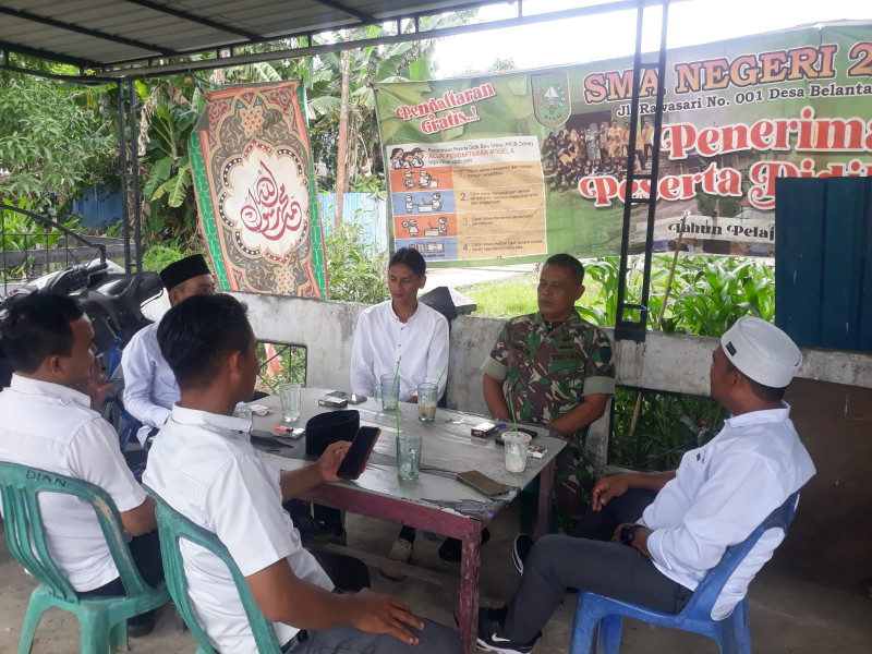 Babinsa Koramil 05/Gas Serma Sasmito Laksanakan Komsos Dalam Membina Komunikasi Sosial Bersama Pemdes