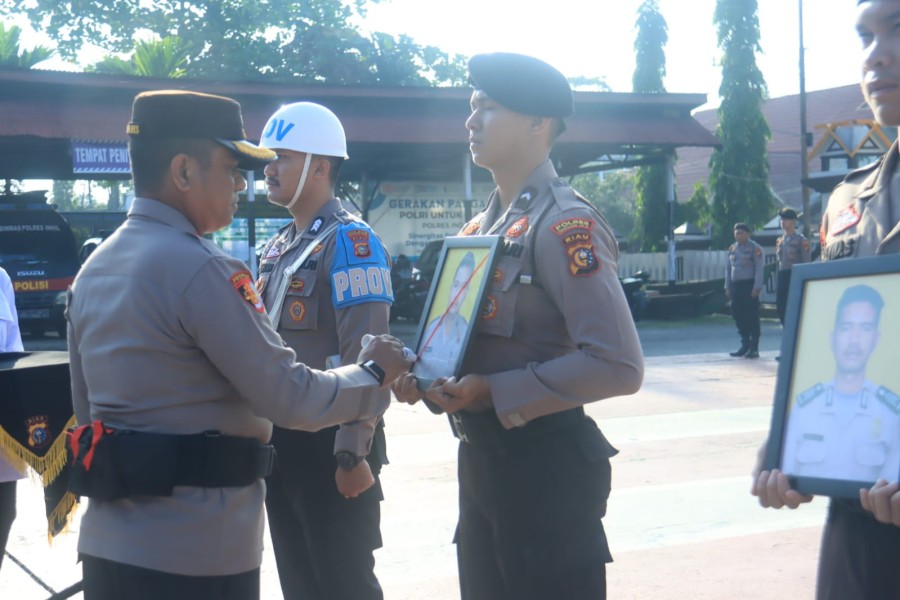 Kapolres Inhil AKBP Farouk Oktora S.H, S.I.K Pimpin Gelar Upacara PTDH Terhadap Dua Personil
