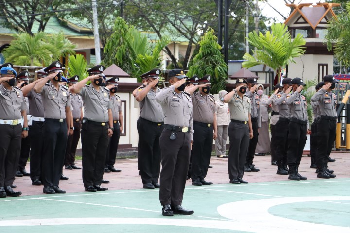 63 Personil Polres Inhil Naik Pangkat