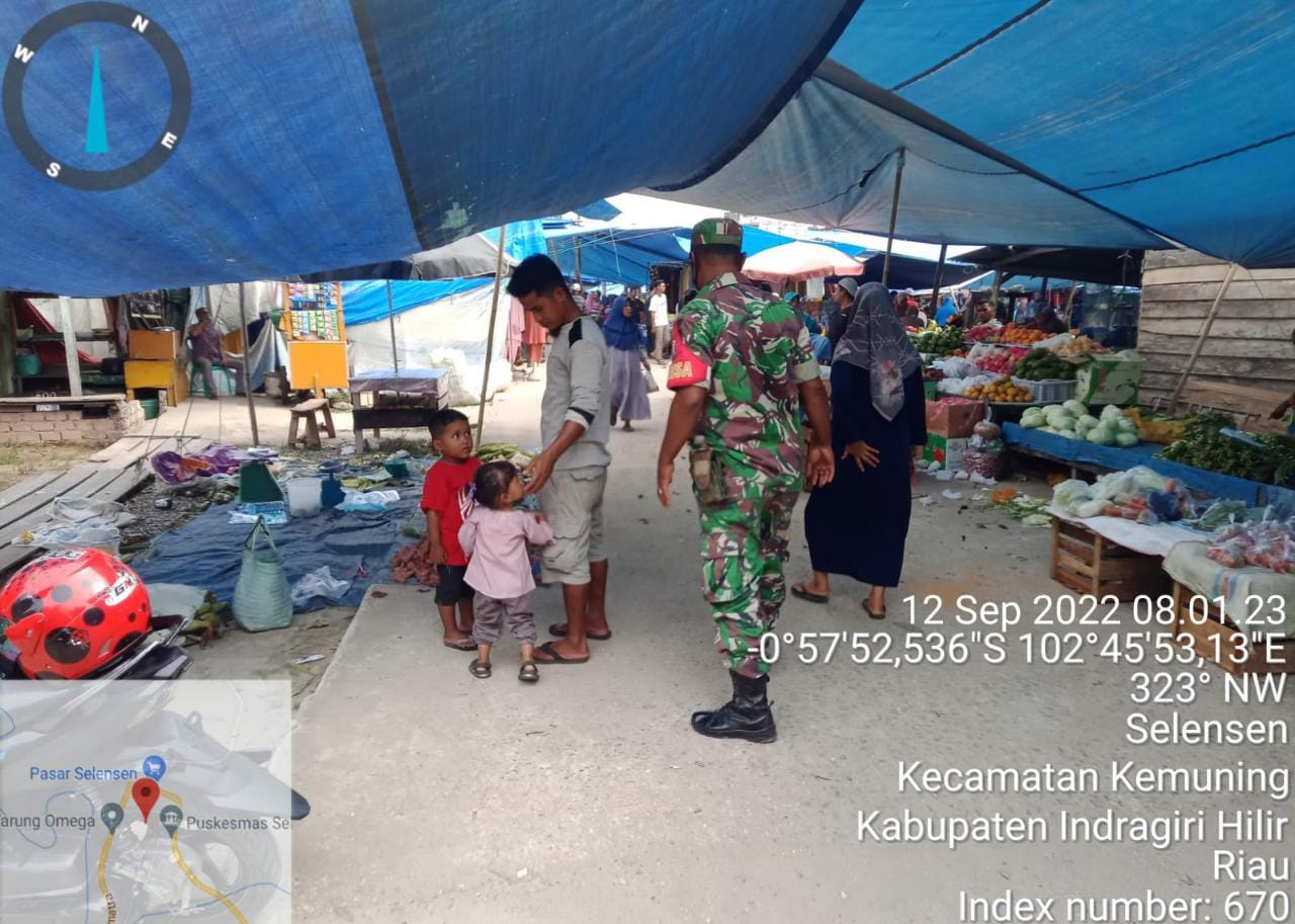 Babinsa Koramil 07/Reteh Mengajak Warga Untuk Terapkan Prokes di Pelabuhan