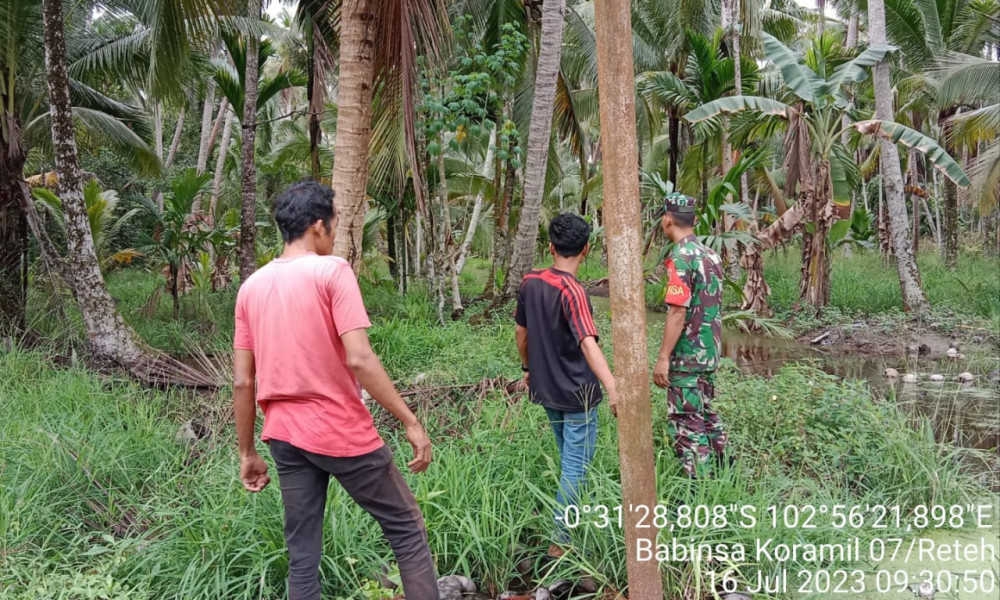 Babinsa Koramil 07/Reteh Terus Telusuri Karhutla Untuk Memantau Titik Api