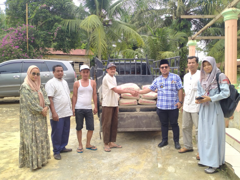 Jum'at Berkah, Kepenghuluan Balai Jaya Berbagi Sembako kepada Masyarakat
