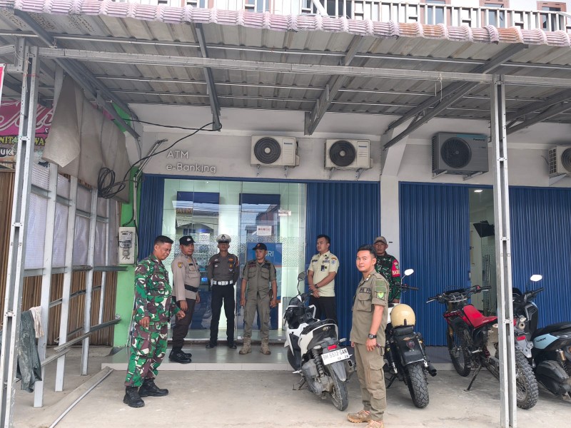 Patroli Kamtibmas Babinsa Koramil 09/Kemuning di BRI Unit Selensen Berjalan Lancar