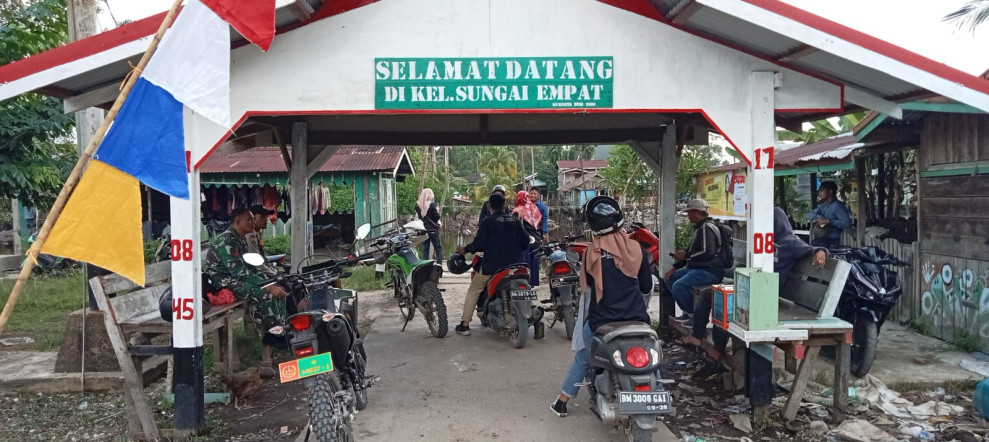 Bhabinsa 05/Gas Koptu Hudrizaroni Komunikasi Sosial Bersama Dengan Bhabinkamtibmas dan Warga