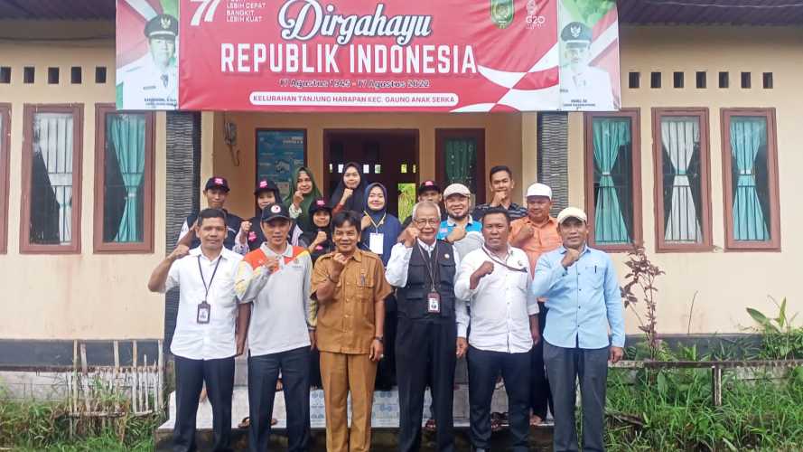 Seberangi Sungai Panwaslu Kecamatan Gaung Anak Serka Lakukan Patroli Pengawasan Kawal Hak Pilih
