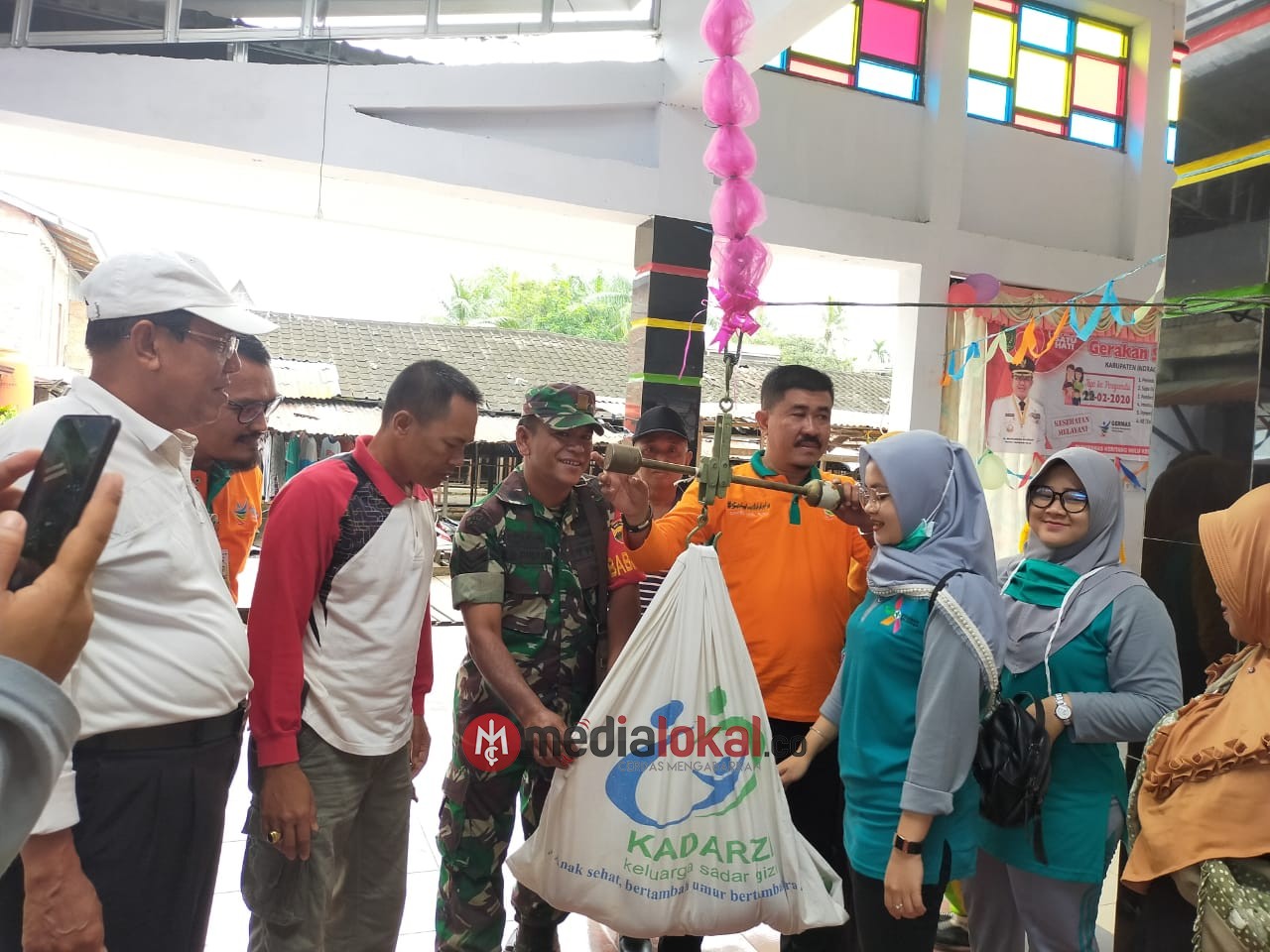Babinsa Keritang Hulu Hadiri Giat Gerakan Satu Hati di Kecamatan Kemuning 