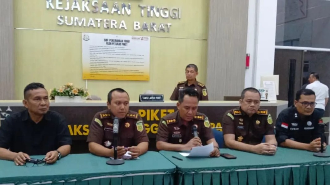 Mantan Kasi Pidsus Kajari Bengkalis Tahan 4 Tersangka di Sumbar Korupsi Rp24,5 Miliar