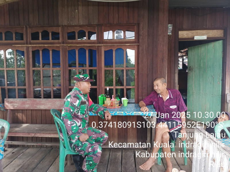 Babinsa Koramil 04/Kuindra: Melaksanakan Komsos di Desa Tanjung Lajau