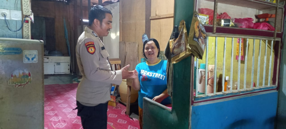 Sambang Terhadap Masyarakat agar Tetap Menjaga Situasi Yang Kondusif Menjelang Malam Tahun Baru 2024 Di Desa Gembira