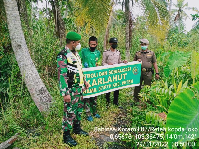 Antisipasi Kebakaran Hutan dan Lahan, Sosialisasi dan Patroli Rutin Dilakukan Babinsa 07/Reteh