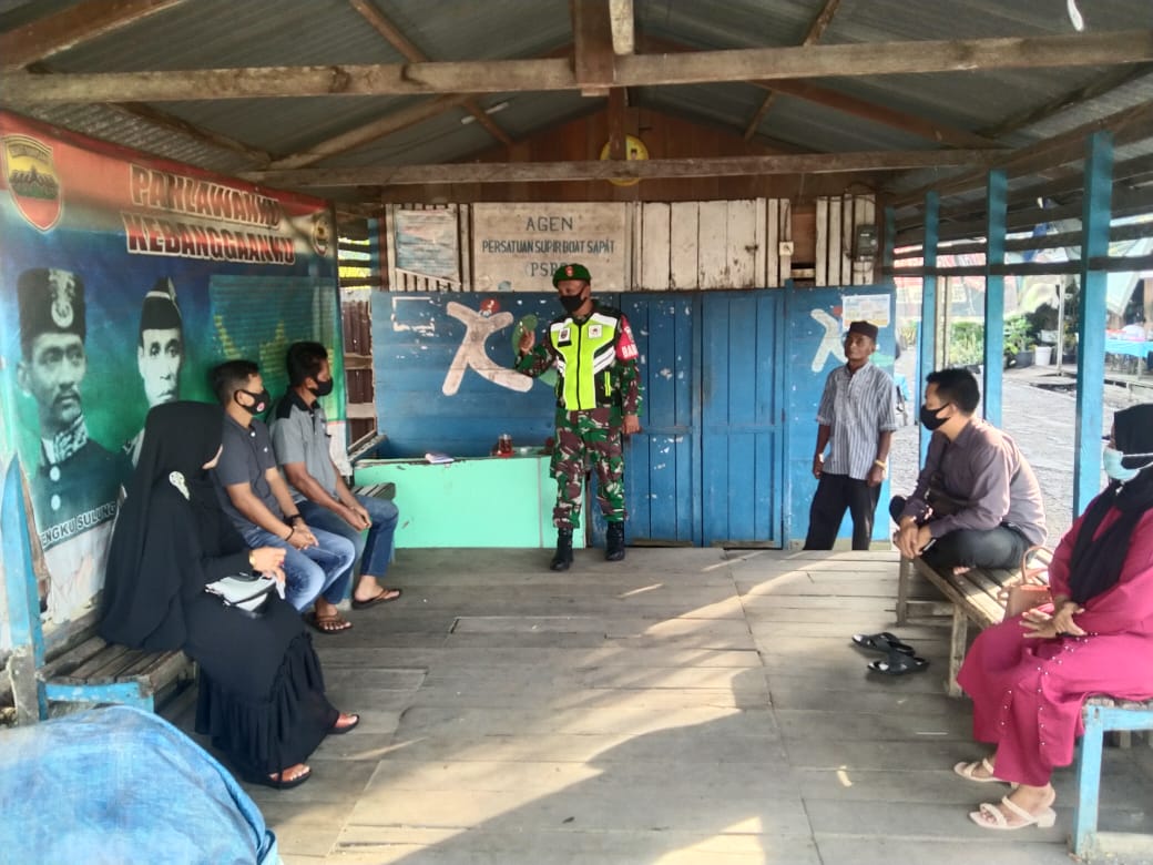 Pasar dan Pelabuhan Sapat Jadi Sasaran Penegakan Protkes Terpadu Koramil 04/Kuindra