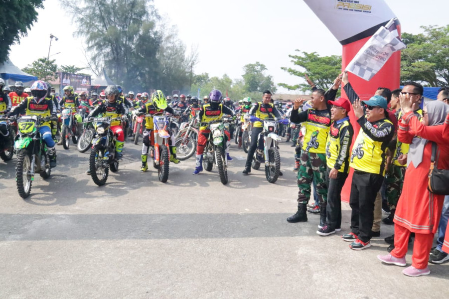 Bupati berharap Seluruh yang Terlibat dalam Bakti Sosial dan Trail Adventure Jadi Pelopor Tertib Berlalu Lintas