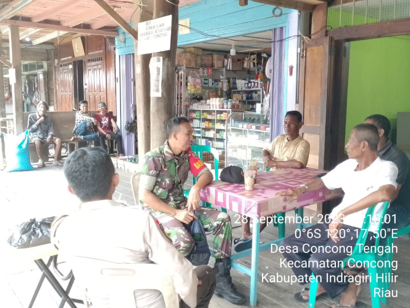 Babinsa Koramil 04/Kuindra Bersama Bhabinkamtibmas Menyampaikan Kepada Warga Agar Selalu Berhati-hati Saat Bepergian