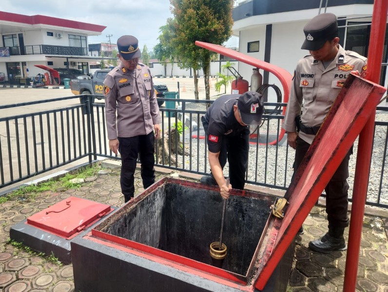 Kapolsek Kempas Cek Langsung Ketersediaan BBM di Sejumlah SPBU Jelang Lebaran Idul Fitri 1446 H