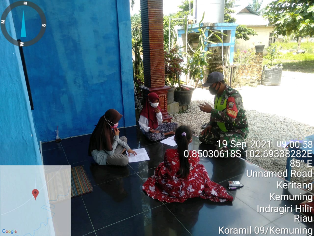 Babinsa Koramil 09/Kemuning Berikan Edukasi Protkes Kepada Anak-Anak Sekolah