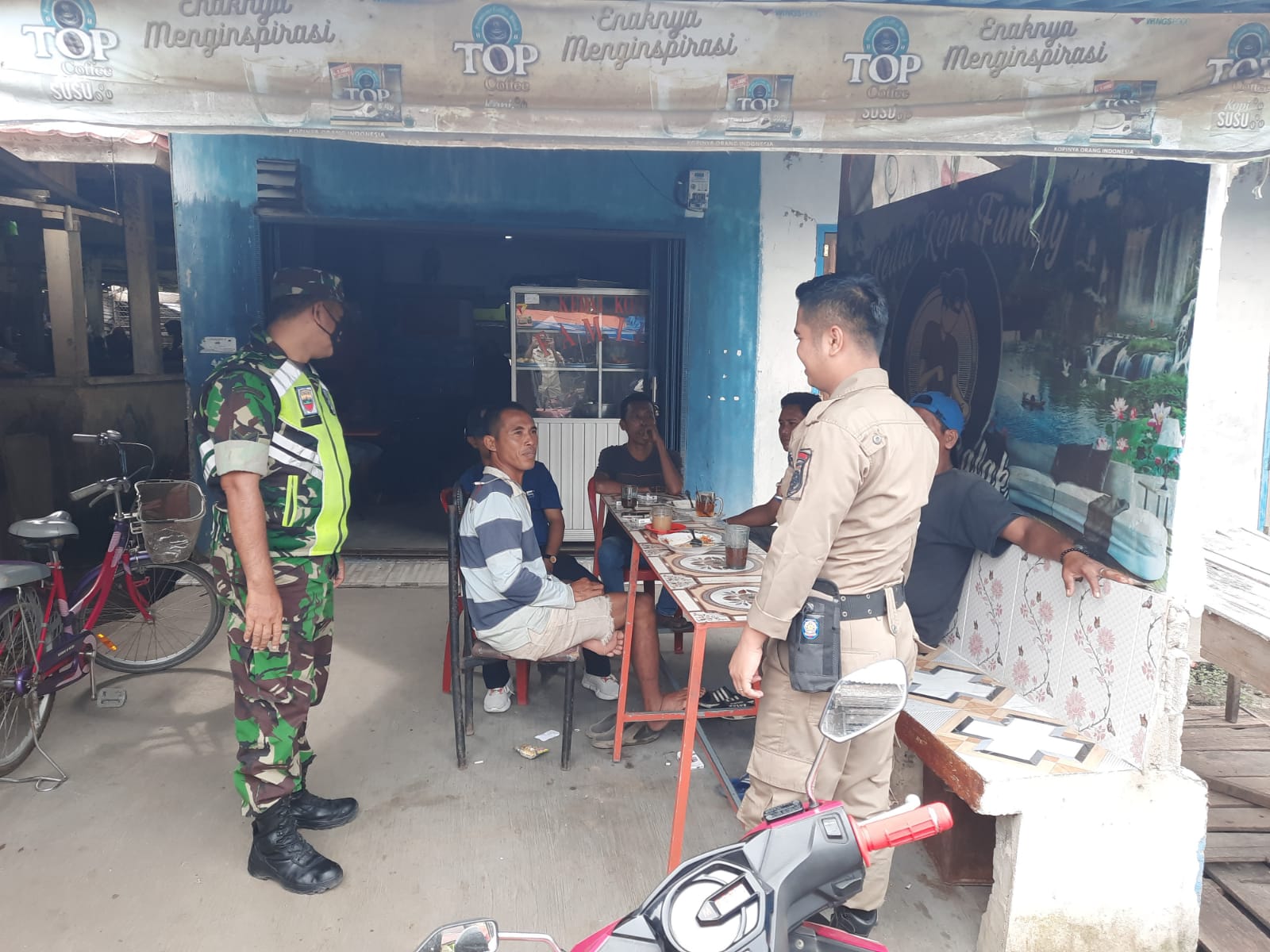 Babinsa 03/Tpl Laksanakan Patroli Diwilayah Pasar Bersama Satpol PP