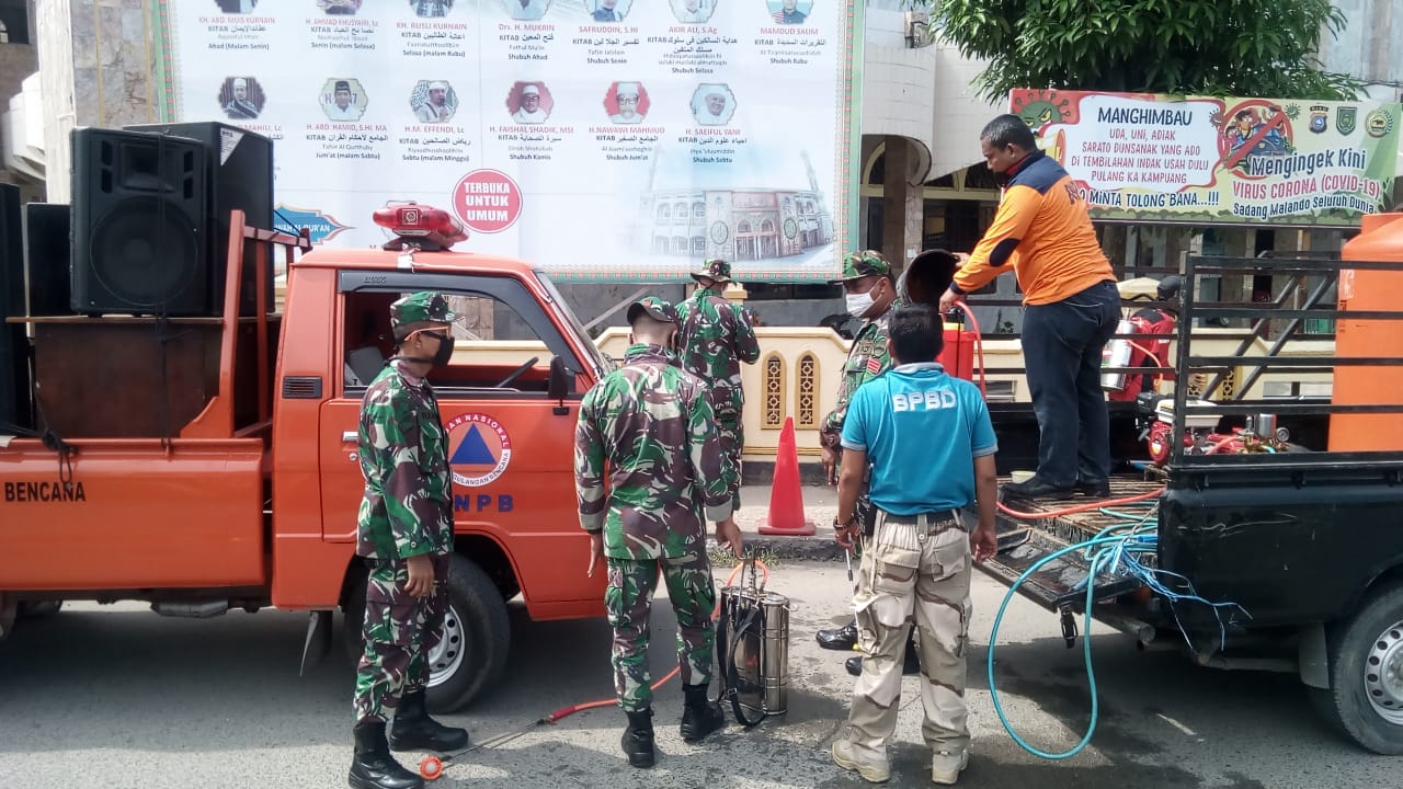 Kodim 0314/Inhil Lakukan Penyemprotan Disinfektan di Beberapa Titik Tembilahan Kota