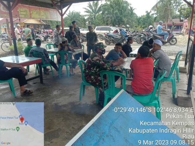 Dengan Cara Komsos, Babinsa 03/Tpl Merencanakan Giat Gotong Royong Dengan Kadus Desa