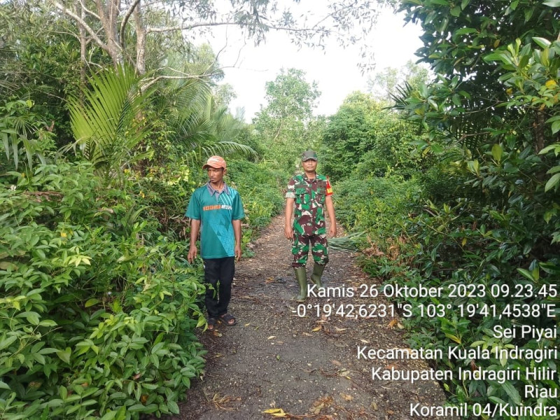 Kepedulian Antar Sesama, Babinsa Koramil 04/Kuindra Turun Untuk Patroli Karlahut