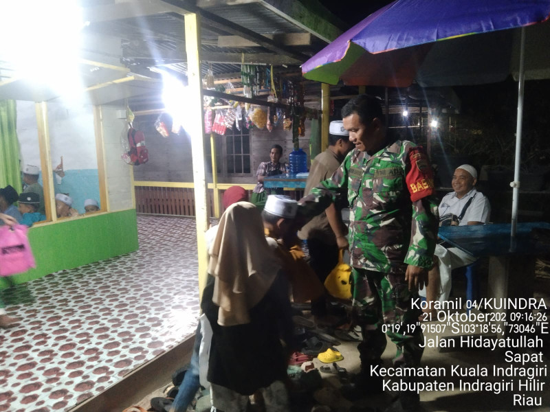 Bentuk Kepedulian Babinsa Koramil 04/Kuindra Kepada Anak-Anak Tahfidz Untuk Terus Mengaktifkan Pengajian Rutin