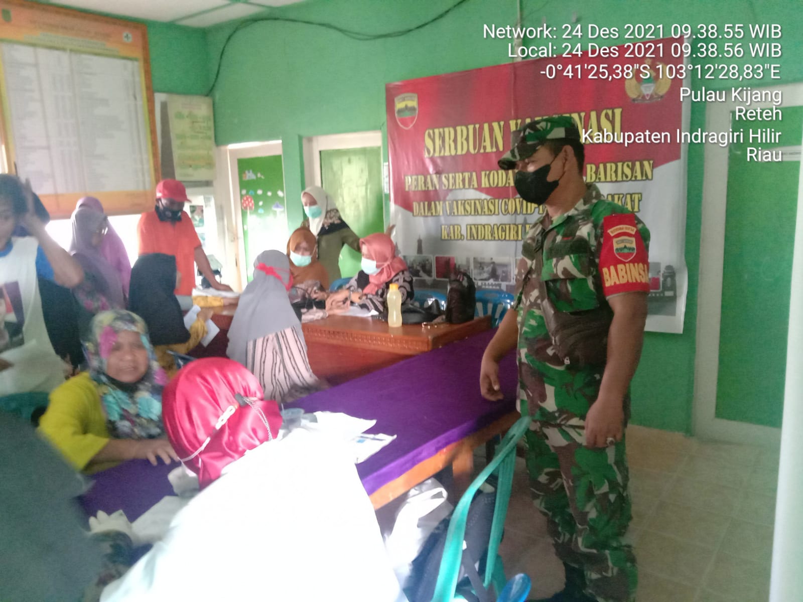 Babinsa Serda Perdamean Kembali Dampingi dan Bantu Percepat Vaksinasi