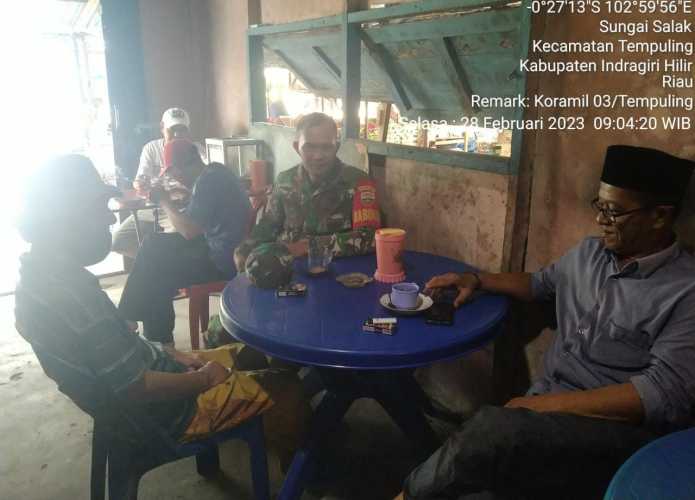 Babinsa 03/Tpl Sertu Paryono Laksanakan Komsos dengan Ketua RT Dan Warga Binaan