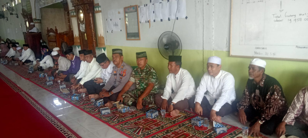 Danramil 09/Kemuning Berkumpul Dengan Para Calon Jemaah Haji di Mesjid Al-Muttaqin