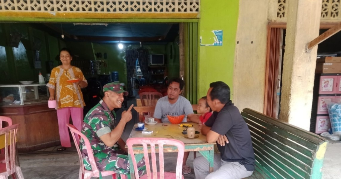 Serda Johansyah Babinsa Koramil 07/Reteh Laksanakan Pengawasan SDM dan Komsos